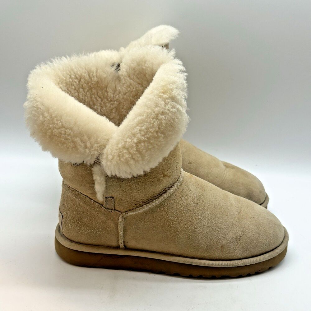 Ugg Bailey Button 5803 Sand Boots Women's 8 Sand Sheepskin Lined Winter Shoes
